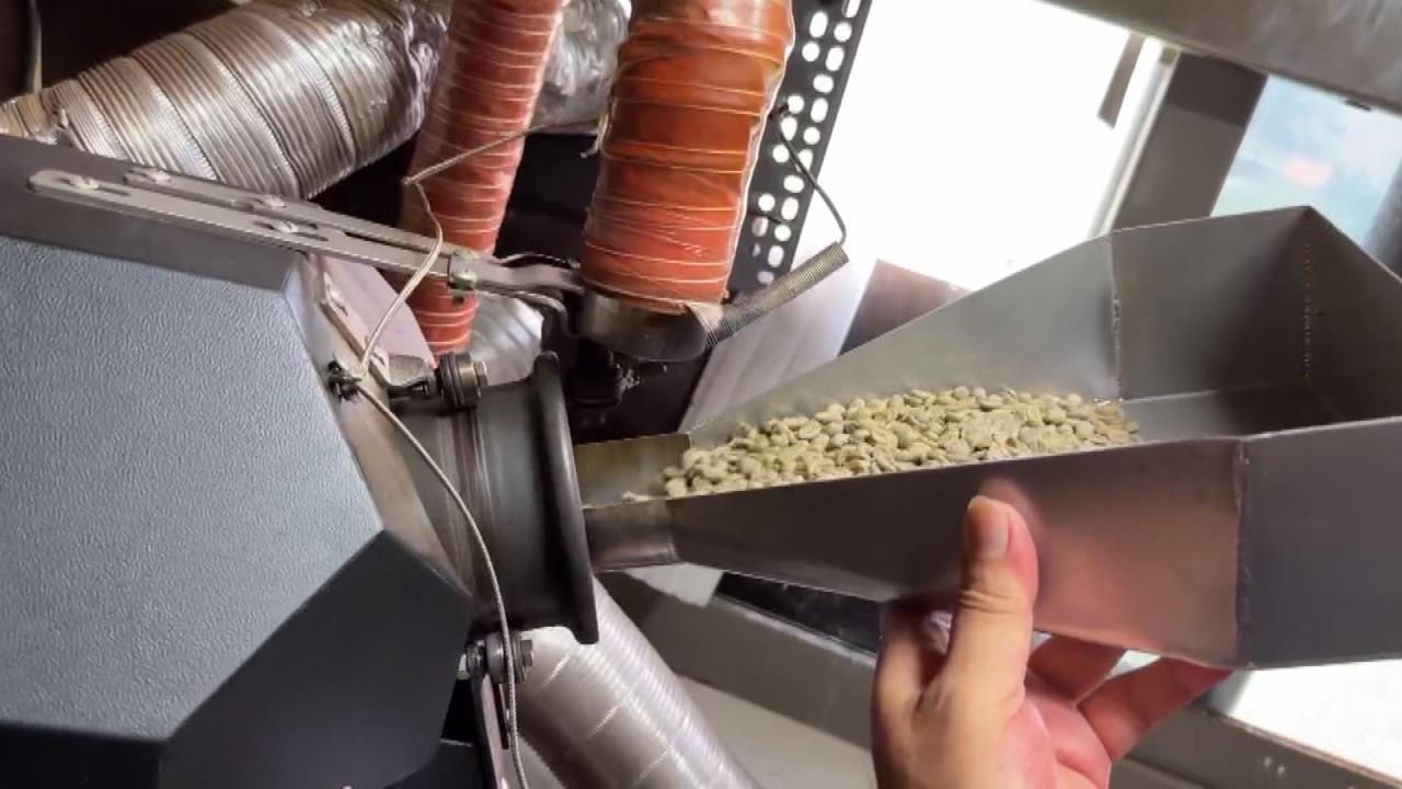 立委陳素月帶路吃！　40年老鞋廠搖身變手冲咖啡店
