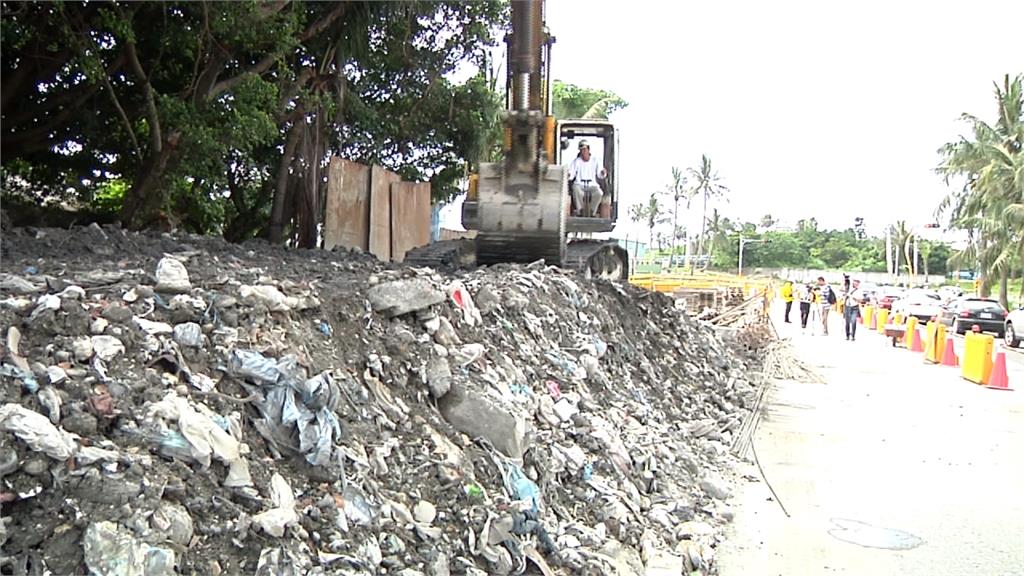 花蓮南濱抽水站擴建工程 竟挖出大量廢棄物