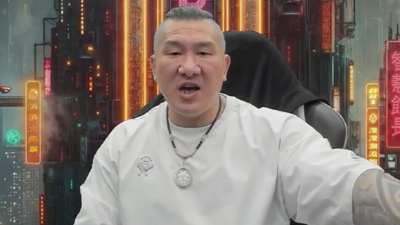 黃光芹轟小草像邪教　館長反酸要感謝民眾黨施捨