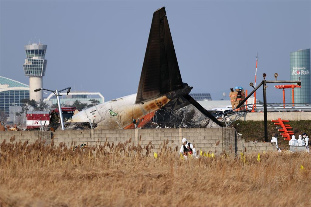 快新聞/黑盒子找到了!南韓客機墜毀增至167死 機長曾發出「Mayday」求救