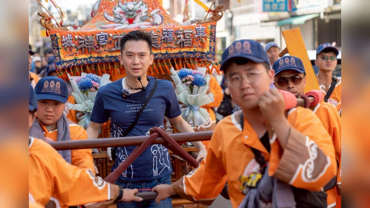 國慶日迎福神 車城福安宮土地公祖首度贊境竹北 市長鄭朝方率上萬市民恭迎祈福