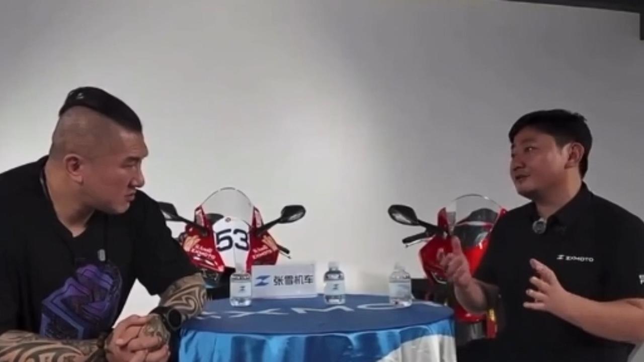 館長赴中慘踢鐵板!狂捧中國嗨喊「這句」遭老闆打臉 尷尬畫面全放送