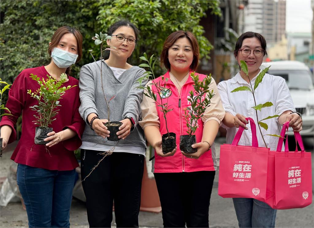 快新聞／半小時被搶光！台中綠議員陳雅惠代贈700株樹苗　籲共同美化環境