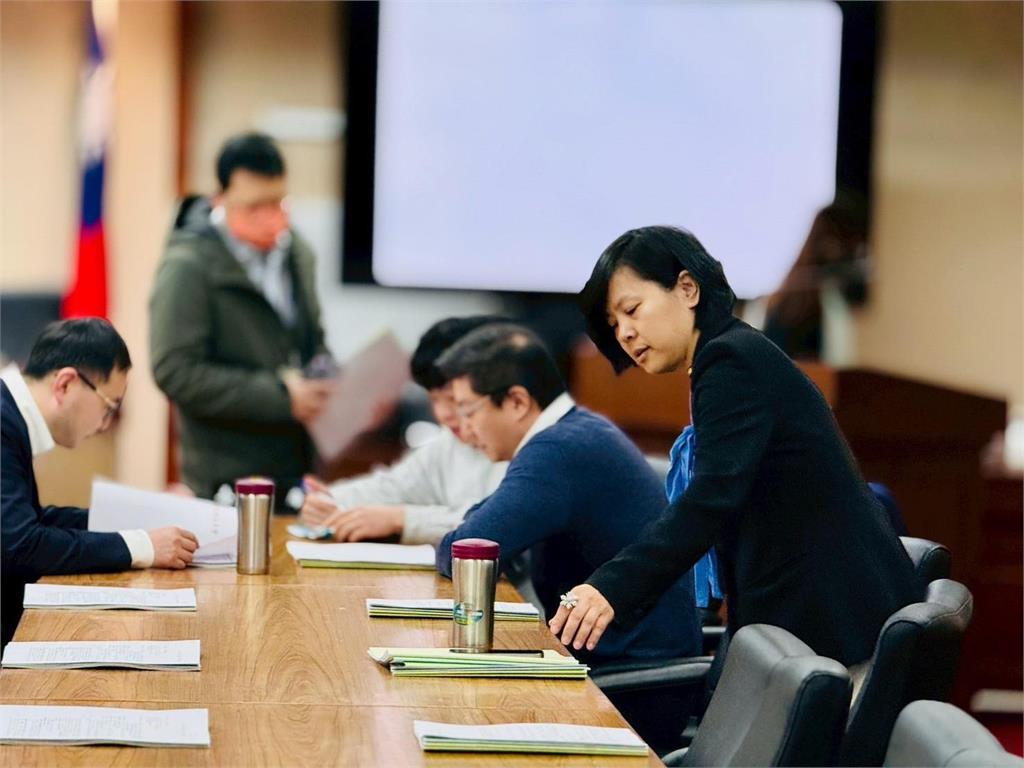 爆料「高虹安領柯文哲700萬」翻車　李貞秀致歉：情緒激動混淆資訊