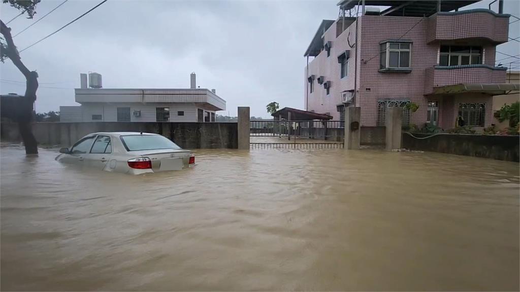 車輛泡水怎麼救？　維修廠提醒「水淹到這邊」立刻熄火