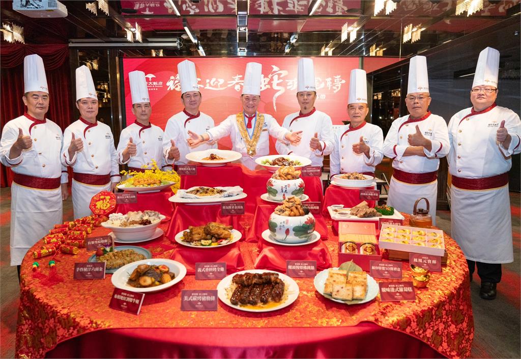 福容大飯店外帶年菜首推西式年菜　10人份套餐春節圍爐輕鬆上菜！