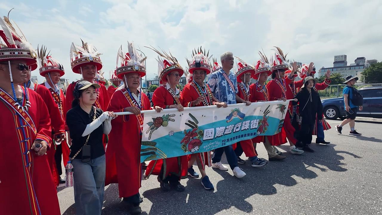 南島豐年節登場！　國際踩街遊行嗨翻花蓮市區