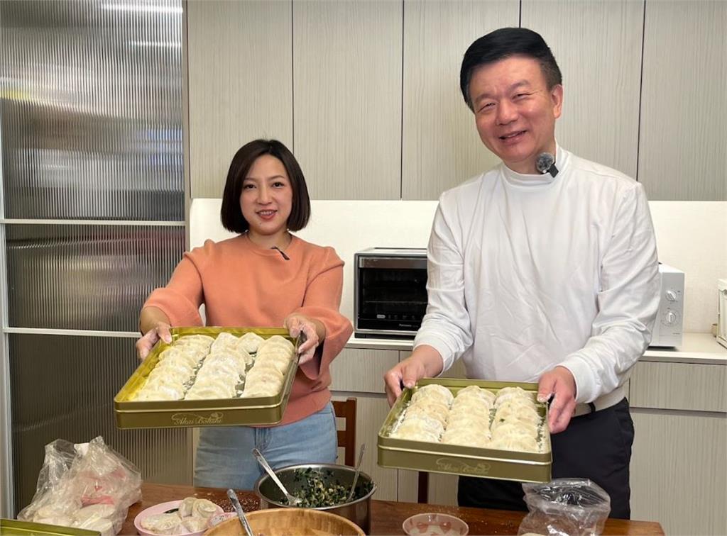 快新聞／北桃議員合體！過年吃元寶　陳乃瑜、于北辰包餃子互別苗頭