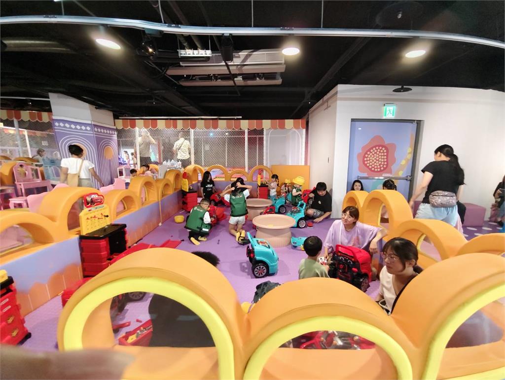遛小孩放電必去！桃園中壢大時鐘朵朵花園、湯姆熊進駐