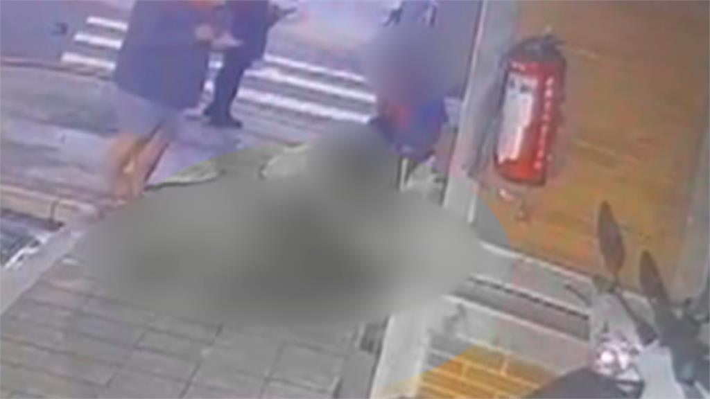 疑打瞌睡釀禍！小貨車暴衝撞死停車女駕駛　又撞20台汽機車