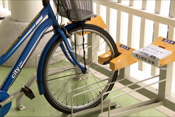 首座單車停車塔出包 更改密碼就可取車