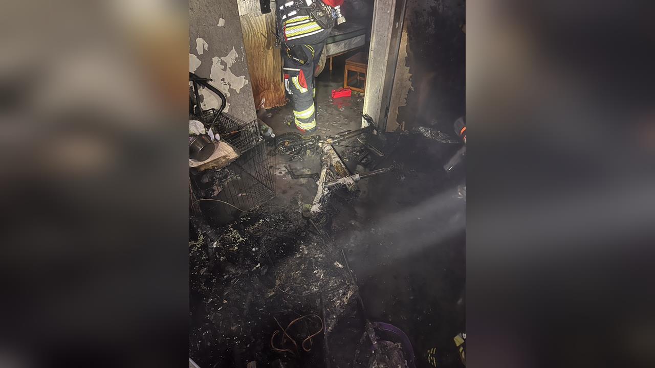 快新聞／竹縣凌晨惡火奪命！疑電動腳踏車充電釀災　18歲少女逃生墜樓亡