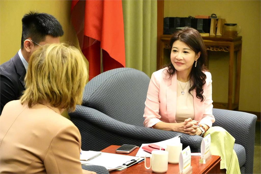 快新聞／民眾黨上周才提案「嚴懲AI偽造」　林楚茵狠酸黃國昌：回力鏢又急又快
