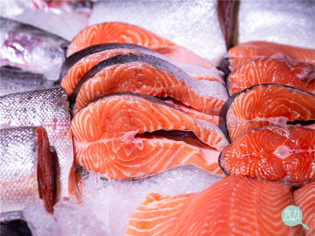 插入魚肉100秒判定新鮮度 微針感測器為水產食安加裝即時雷達