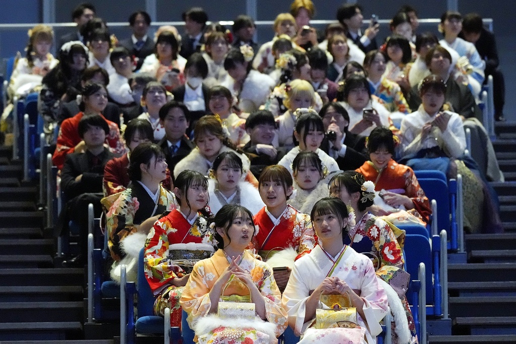 日本年度成年禮儀式 米奇、米妮為近2千人獻祝福