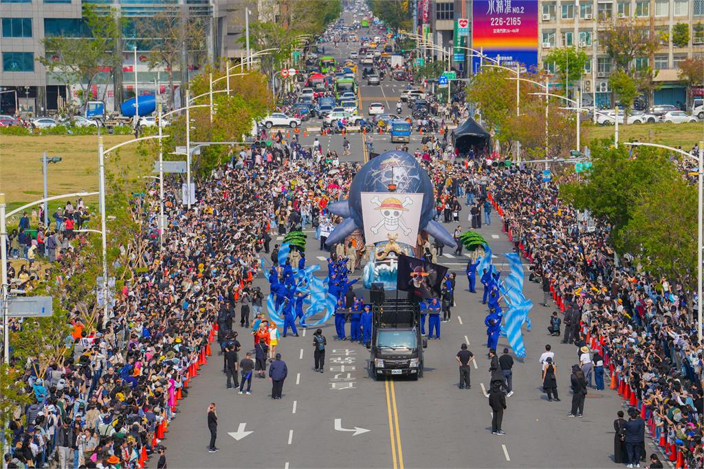 草帽海賊團降臨高雄 媽祖護航大遊行吸引萬人朝聖