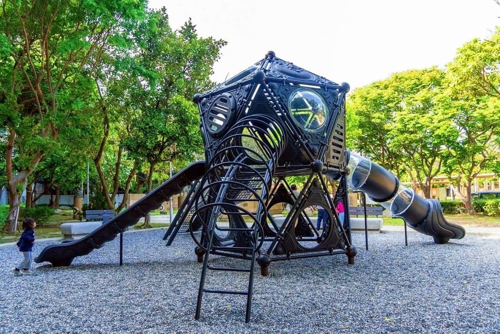 竹北生肖公園新遊具啟用　貌似星際戰艦陪童冒險
