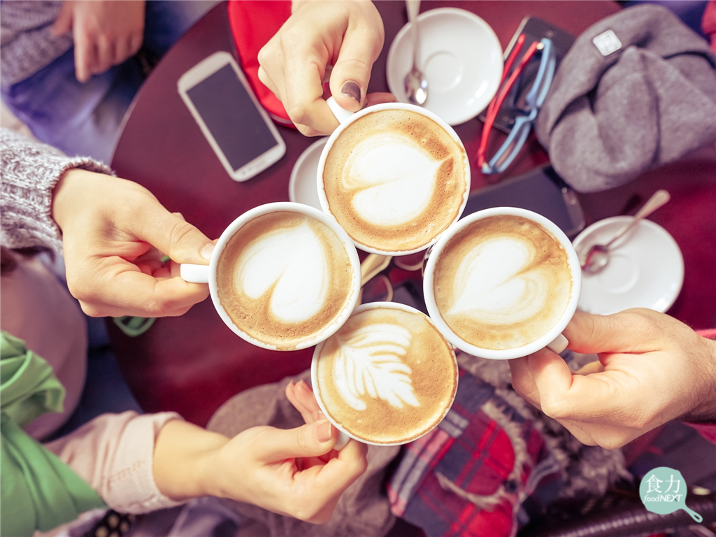 Z世代不喝酒也能開趴!「Coffee Rave」崛起成全球無酒精派對新潮流
