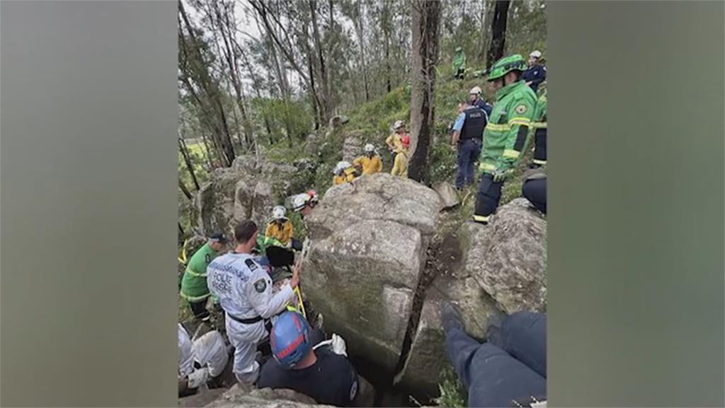 澳洲女爬山檢手機失足跌進3公尺深石縫　倒栽蔥7小時獲救輕傷