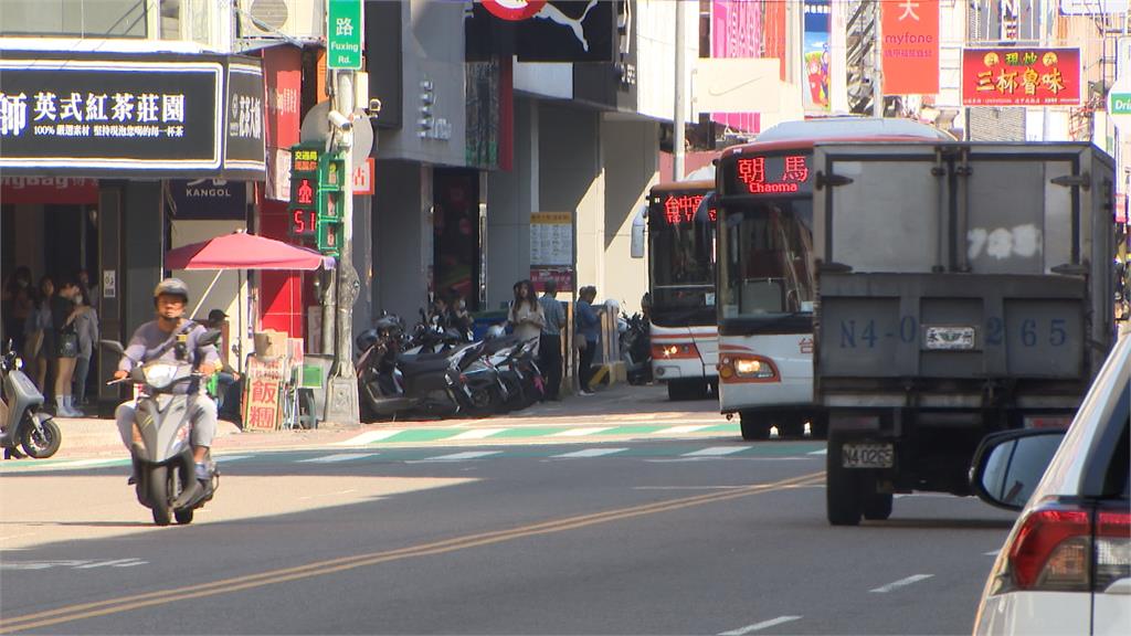 藐視行人路權？　公車司機未禮讓還「開擴音飆罵」
