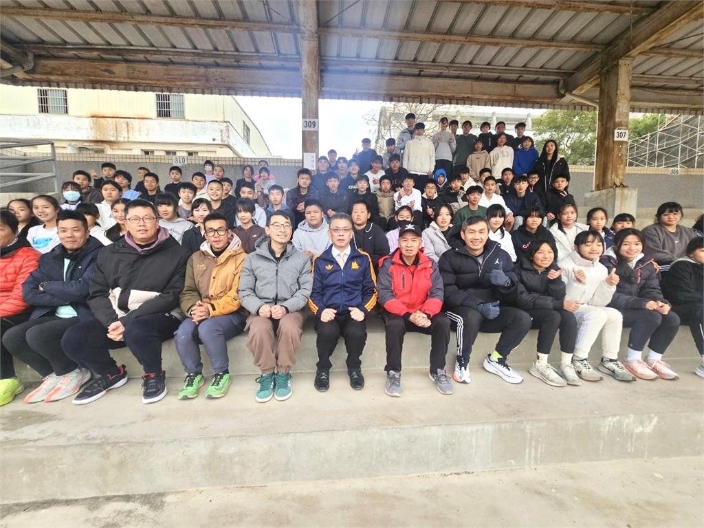 快新聞／備戰全中運、全小田徑賽！80人齊聚金門寒訓　蔡其雍：盼突破自我