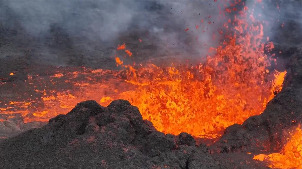 冰島休眠800年火山「甦醒」　岩漿擋道「藍湖」再度關閉