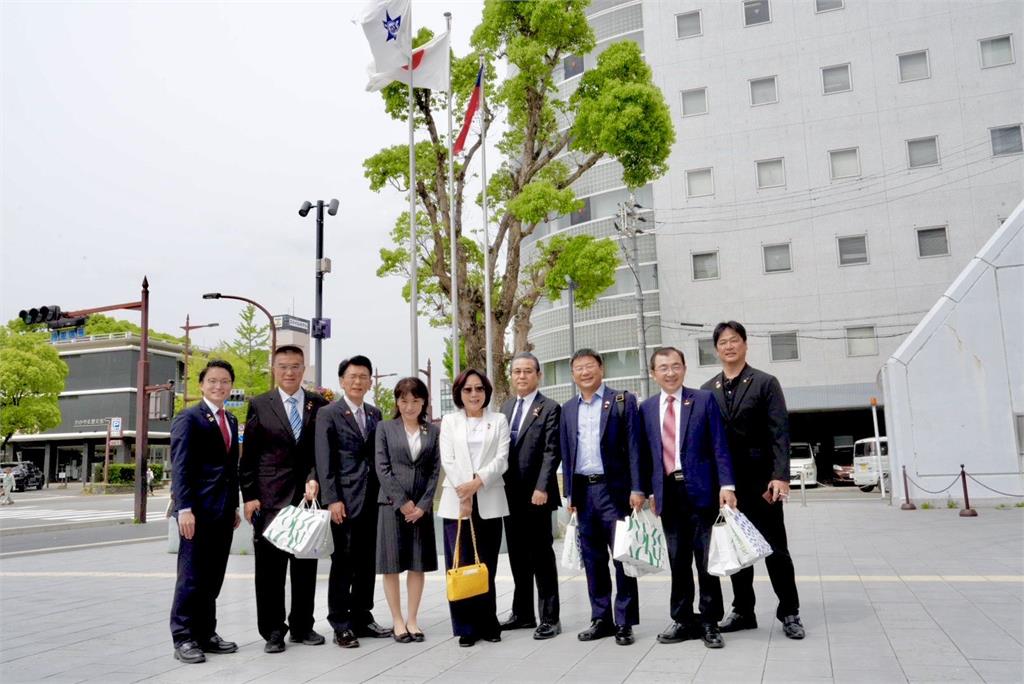 高市議長康裕成率團訪日 與和歌山市議會老友歡聚