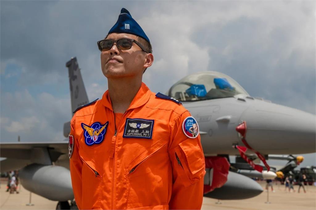 空軍飛官辛柏毅失聯40小時　漁民憂「黑潮大流水期」已漂離搜救區