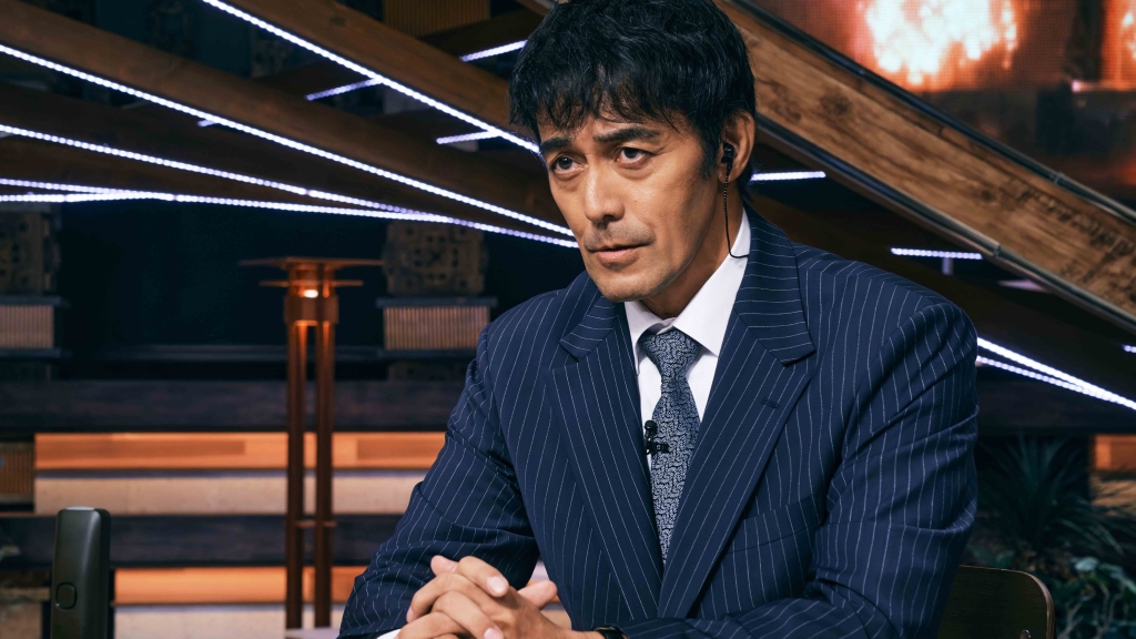 《犯罪直播》阿部寬坐主播台連線談判　神秘電視台炸彈客竟然是他！