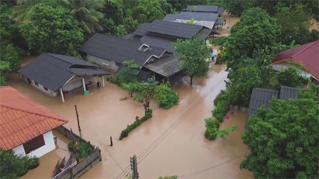 泰國暴雨上萬戶受災　清萊等7個府水淹一層樓高