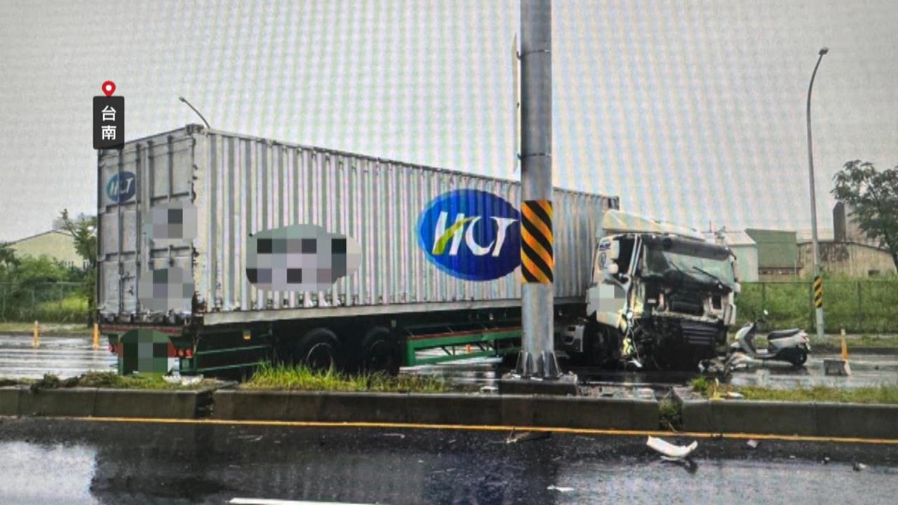 雨天「撞」況多! 台南曳引車撞分隔島對折.轎車打滑進店