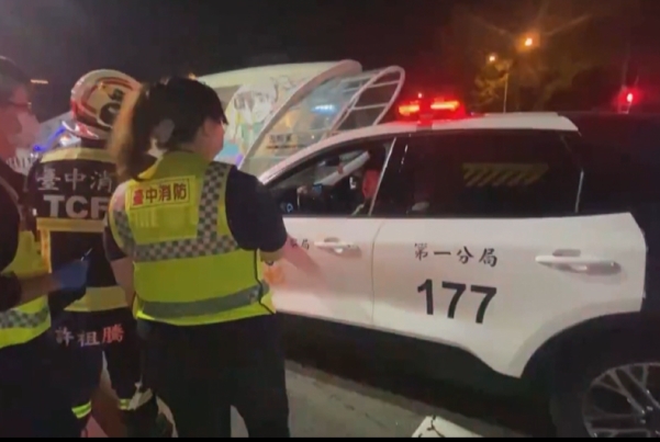 貨車蛇行撞2車肇逃　駕駛落網稱「無照」心虛落跑