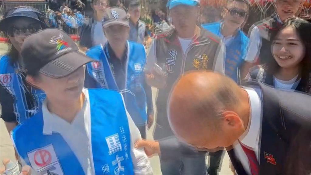 盧秀燕車掃秀出「新美妝法寶」　幫韓國瑜、顏寬恒噴防曬