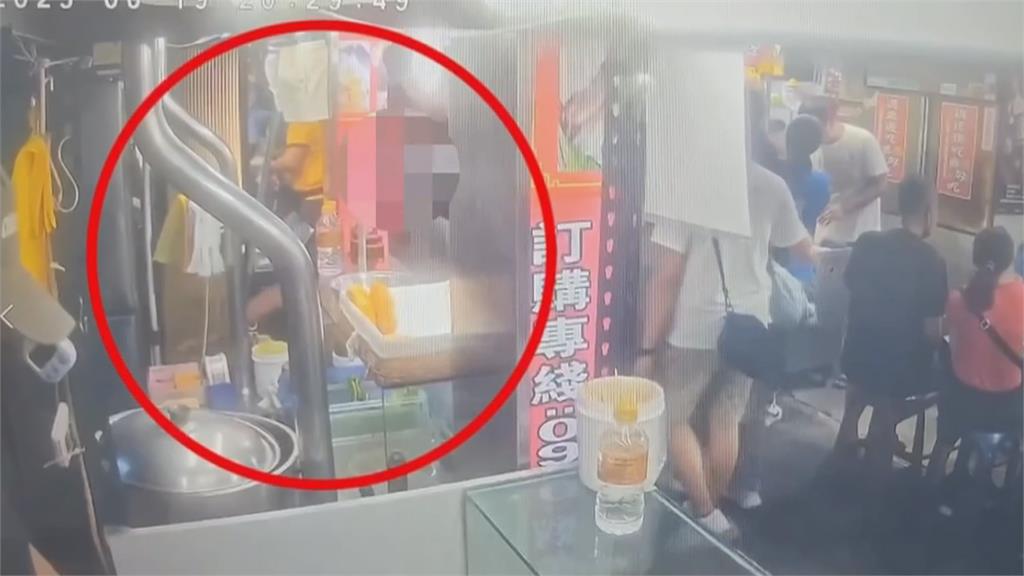 高雄瑞豐夜市３個月爆２起竊案！　男子伸手偷走整疊百鈔