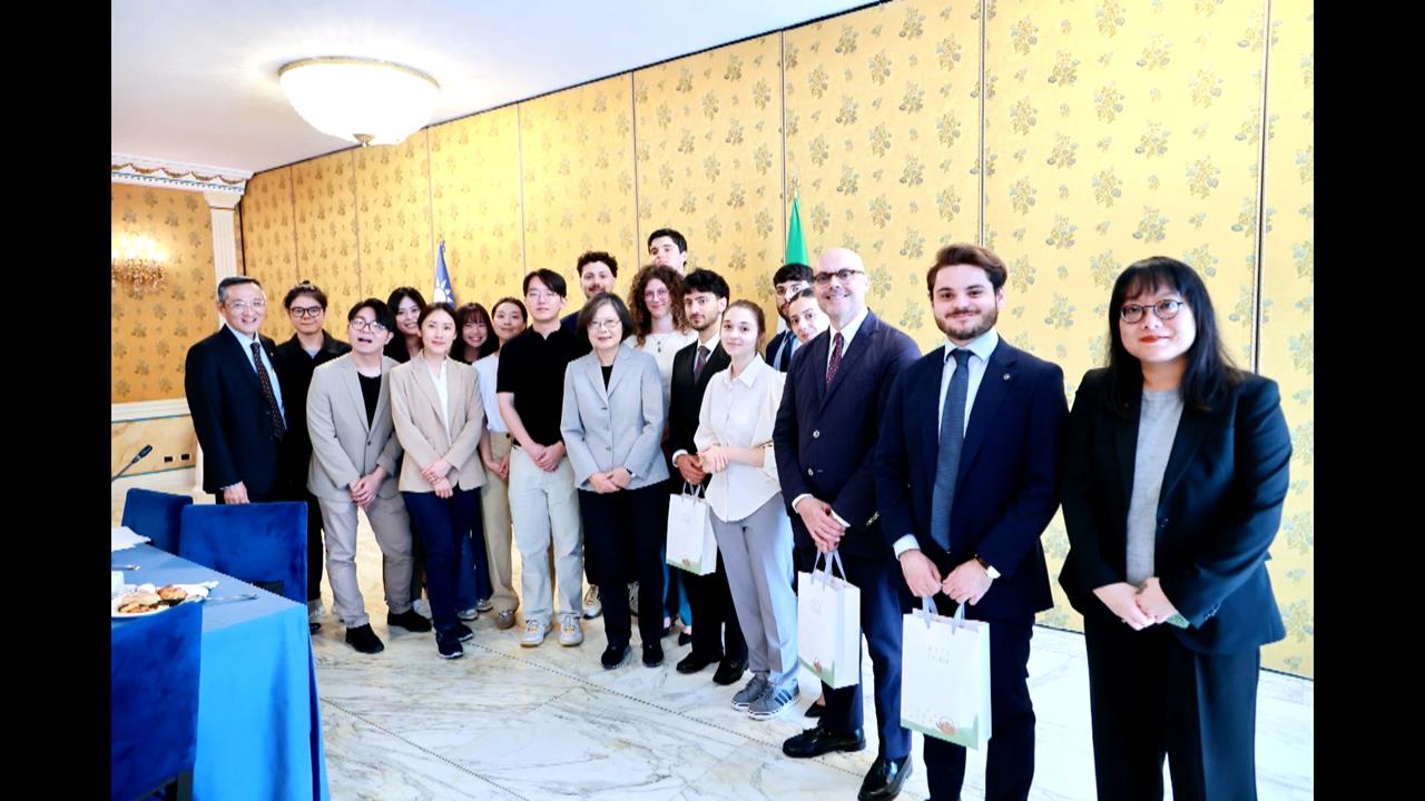 卸任後外交再突破! 蔡英文訪義大利參議院 副院長親接待