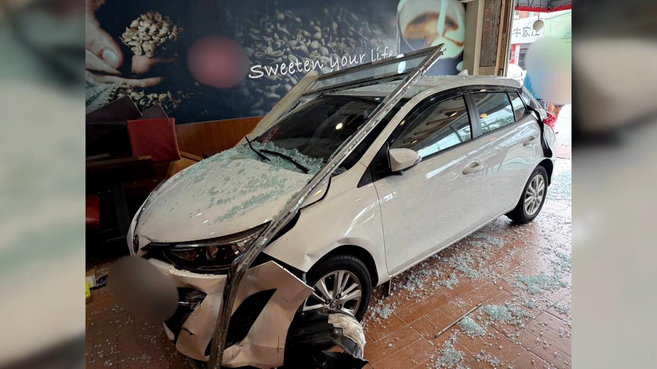 絕命終結站？苗栗車輛衝咖啡店　店內一顧客遭撞傷重不治