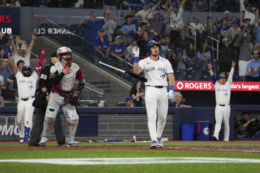 MLB(影)／超扯逆轉劇本！九下背靠背開砲　藍鳥重現「再見轟+霸氣甩棒」組合技