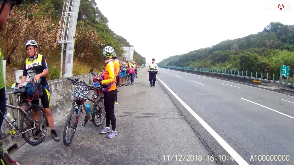 遊台驚魂！16港客來台環島 竟騎單車上國道