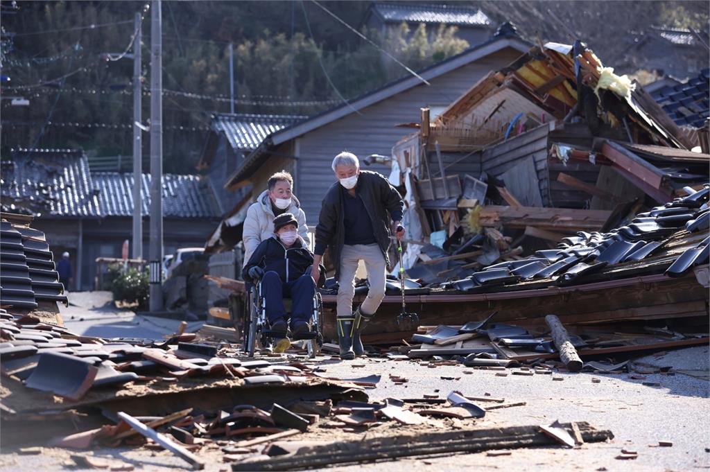 日本7.6強震「房屋坍塌」多人遭活埋！受困居民社群急喊：拜託救救我