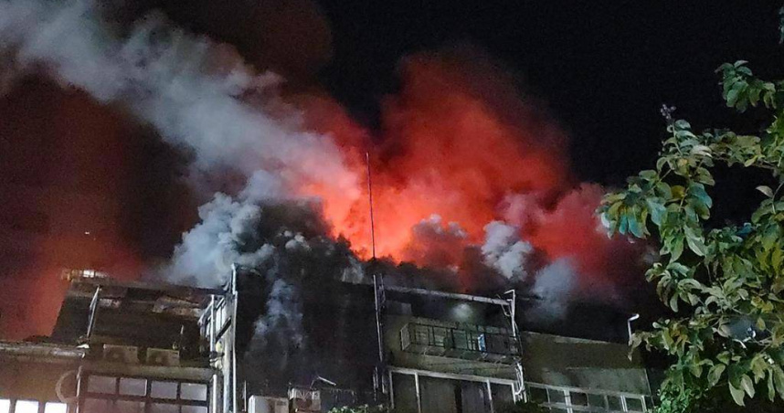 凌晨烈焰吞噬中山民宅　4樓火警驚醒全巷婦人獲救一度命危