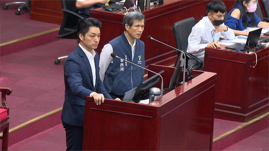 蔣萬安赴議會報告「台智光案」　涉案議員陳重文搶頭香質詢、送壽司