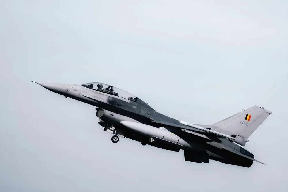1架F-16能打21架無人機？比利時首秀F-16「無人機殺手」構型　北約防空新戰略曝光
