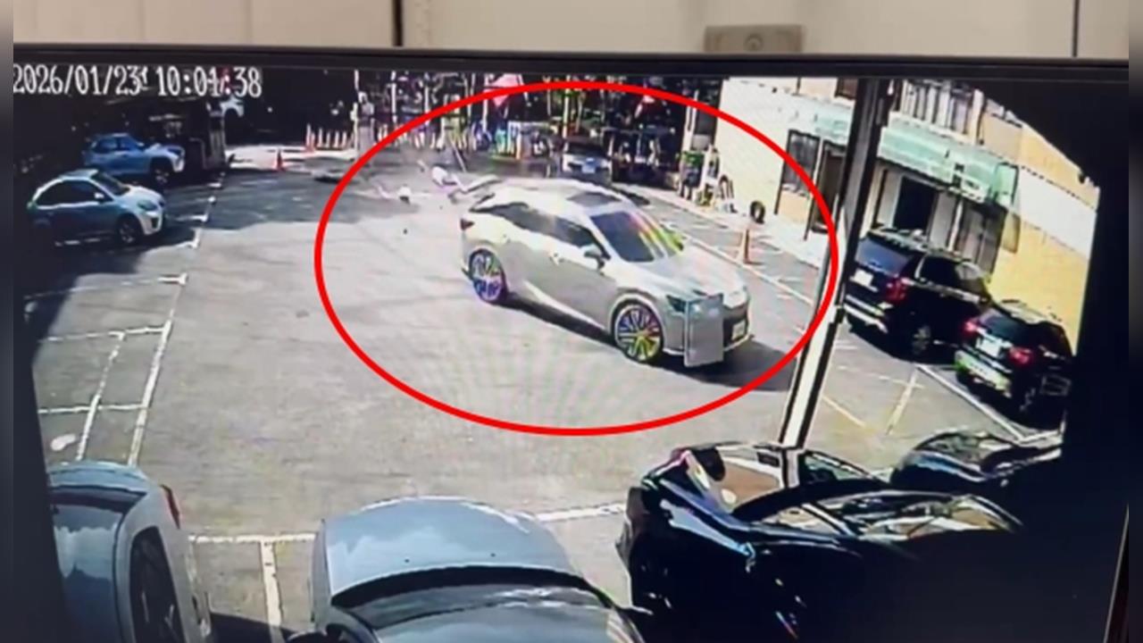 國民黨台中黨部遭撞！　鐵門撞毀圍牆破大洞　喊窮要索賠