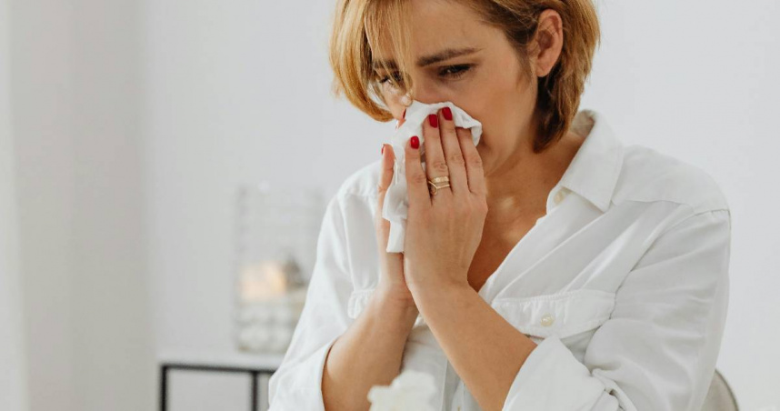 「暖暖包貼屁溝」鼻塞秒通！醫師證實揭原理：經痛、便秘也能治