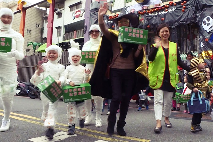 萬聖節不要糖果 小朋友要發票助創世