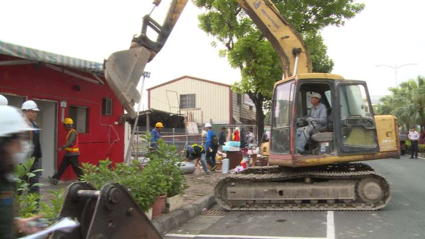 高雄市府拆除拉瓦克部落 住戶與員警爆衝突