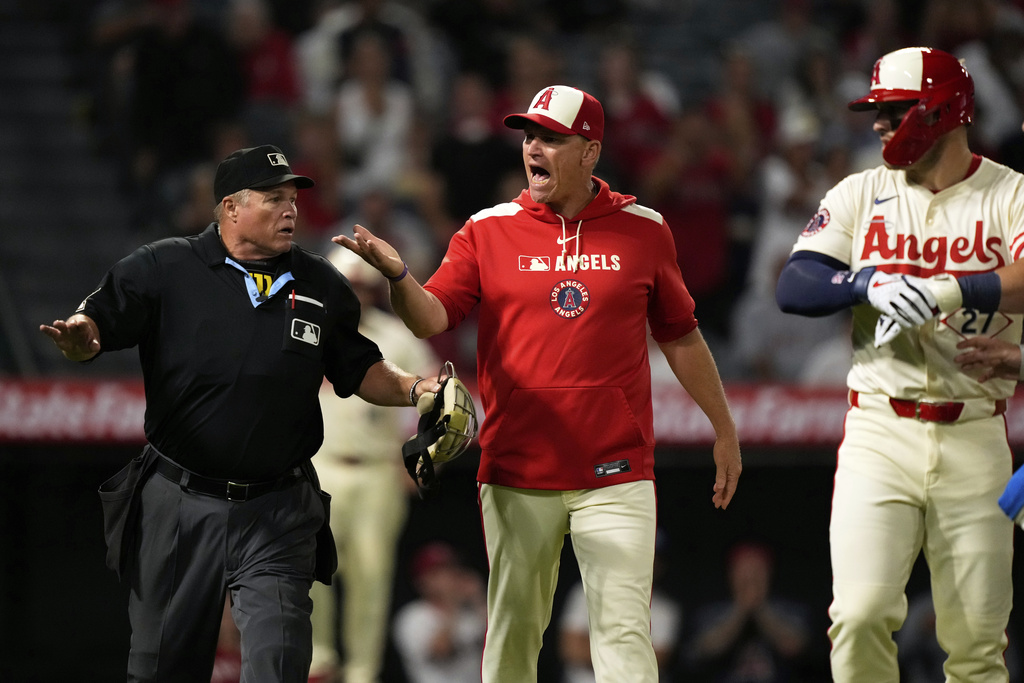 MLB(影)／板凳清空大場面！觸身球滿天飛天使、遊騎兵不忍了上場叫囂