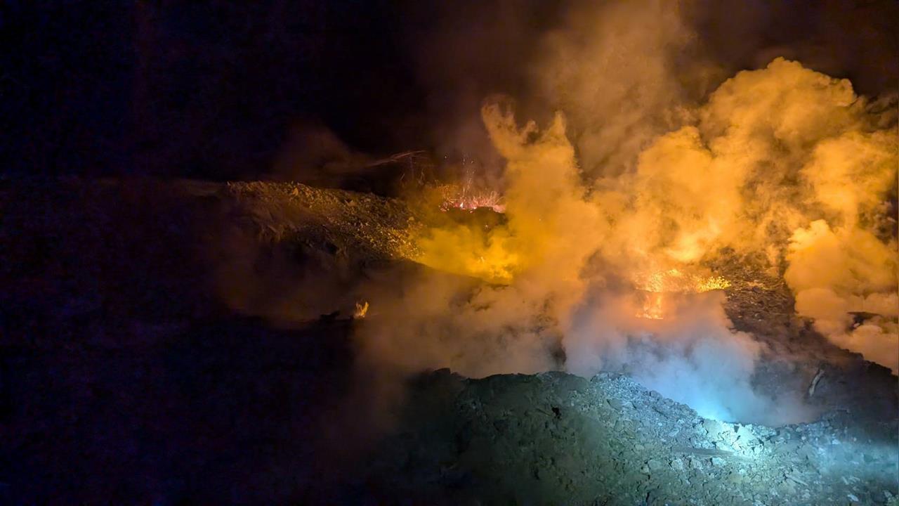 快新聞/嘉義公墓冒「鬼火」!遇水爆炸 3消防員燒燙傷送醫