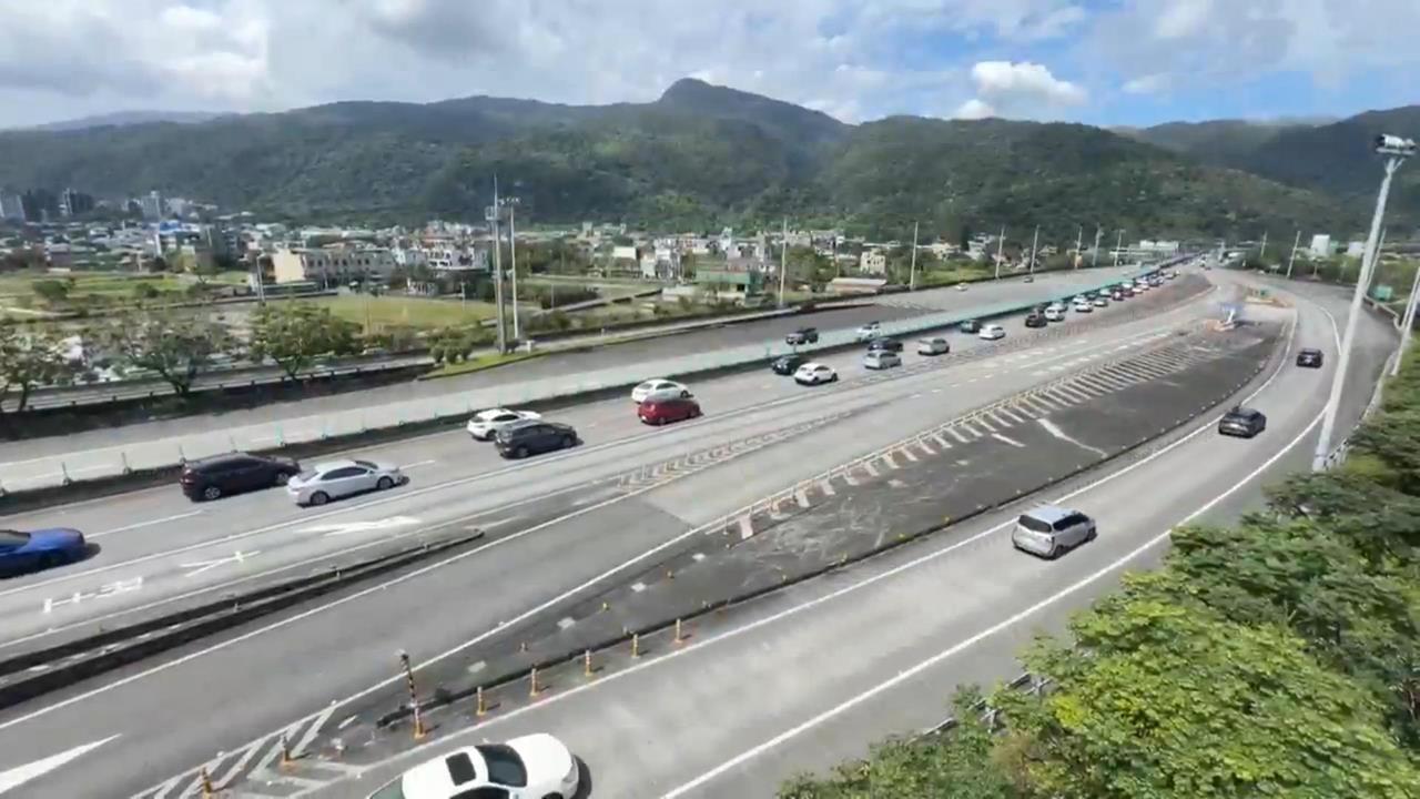 快新聞／初四北返車潮陸續湧現　國道下午11地雷路段曝光