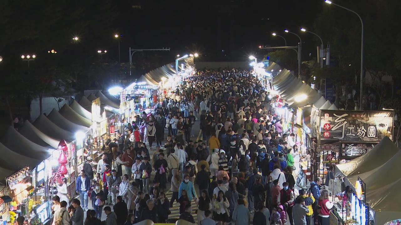 好康再加碼！台南跨年攤販結合購物節　消費「抽獎四倍送」現場熱鬧滾滾